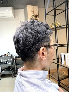 ユリイカビヨウシツ 七三アップバングショート