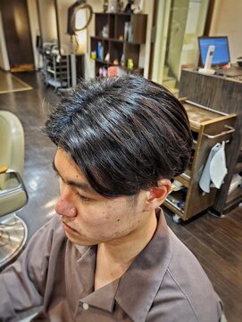 オムヘアーバイグルーマーズ(HOMME HAIR by GROOMER/S) メンズセンターパート　HOMMEHAIR２ｎｄ江ヶ崎