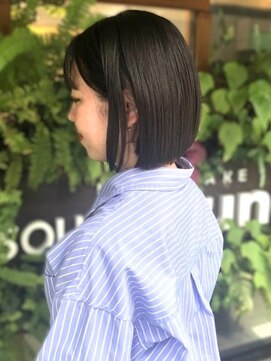 スクエアウーノ 博多(SQUARE＊UNO HAKATA) ミニボブ　切りっぱなしボブ　グレージュカラー　20代30代