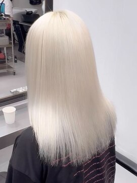 ミーム 原宿 表参道(meme) ホワイトカラー/ブロンドカラー/ホワイトブロンド/抜きっぱなし