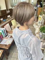 ビハツヤ(BIHATSU-YA)&nbsp;ミルクティーカラー×マッシュショートヘア