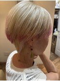 ショート×ハイトーンベージュ×毛先ピンク