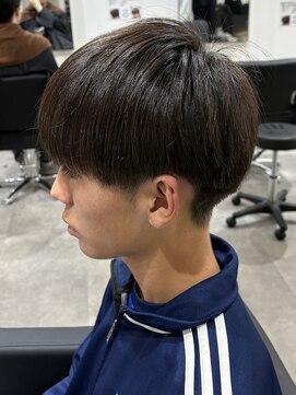 ヒュイル バイ ニアウ(Hwyl by Niau) MEN’S HAIR/ナチュラルマッシュ/刈り上げセンターパート/伊勢崎