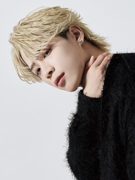 ルースト 京都四条大宮店(ROOST) ダブルブリーチ/フェザーショート/ブロンド/ホワイト