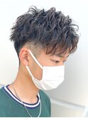 スパイラルパーマ/ツイストパーマ/メンズ/センターパート/波巻き