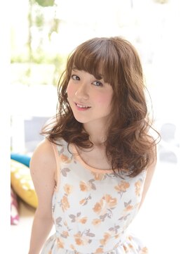 ファミーユ(famille) famille甘めバングの愛されナチュセミディ