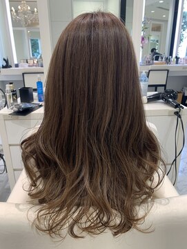 レ セゾン(Les Saisons) グレイヘアでも明るく染まるハイトーンカラー