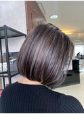 白髪ぼかしハイライト☆シアベージュカラー切りっぱなしボブ