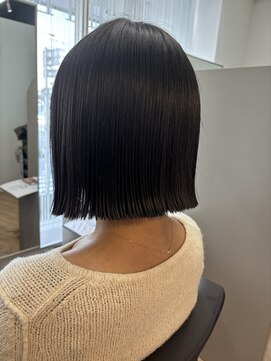 ジエクト ヴィシア(The Ect VIXIA) 外ハネ　ぷつっと　縮毛矯正　韓国　切りっぱなし　外ハネボブ