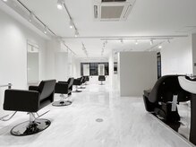 レイズ ルーツ 名古屋 名駅店(RAYS ROOTS)の雰囲気（施術スペース　メンズカット/メンズパーマ/メンズカラー/学割U24）