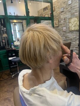 ヘアーラウンジ アンフィ 井土ヶ谷(Hair Lounge Anphi) ハニーベージュブロンド