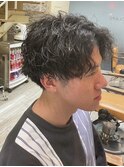 センターパートツイストスパイラルパーマ刈り上げメンズパーマ