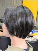 上品さと軽さを両立したショートグラボブ