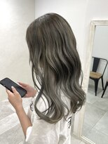 ジゼル(gisele)&nbsp;【透明感黒髪】オリーブグレー×ブリーチカラー×10～20代