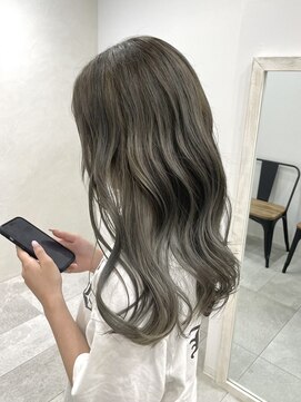ジゼル(gisele) 【透明感黒髪】オリーブグレー×ブリーチカラー×10～20代