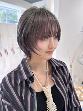 モナバイルーブル(MONA by Louvre) 【MONA】レイヤーミニウルフ×アシンメトリーカラー