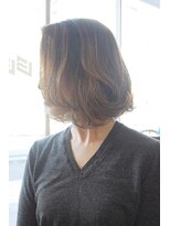 ベル(BELL)&nbsp;グレイカラー（白髪染め）に動きを生かすハイライト良いですね☆