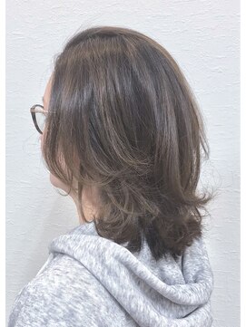 ヴェイスサロン(Vase Salon) 刈り上げセンターパートクラゲヘアーオリーブグレー7