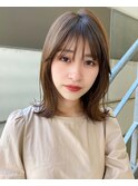 大人かわいいくびれミディ