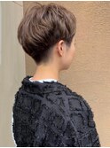 女性らしい印象が残りジェンダレスなショート/メンズライク