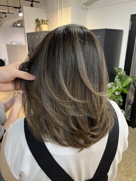 メリー オオサカ(Merly Osaka) バレイヤージュ×バタフライカット