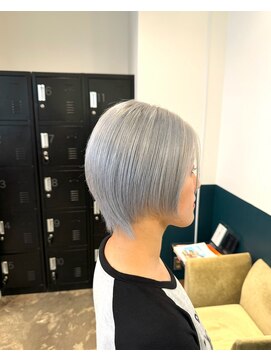 ヘアーブレイス(hair brace) ホワイトシルバー×ハンサムショートstylist聖斗