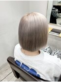 ホワイトミルクティーカブリーチダブルカラー切りっぱなしボブ