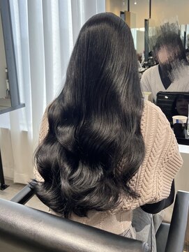 リス バイ ソヨン(Lis by SOYON) 黒髪/グレーベージュ/レイヤーロング/前髪パーマ/髪質改善