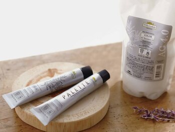 シアーグラム(sheer glam)の写真/ICEA認証のヴィラロドラカラーで、ツヤ・手触り・色持ちすべてを叶える。大人女性の美髪をサポート♪