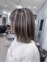 キング 心斎橋店(K!ng)&nbsp;ハイライトカラーミルクティーベージュレイヤーカット