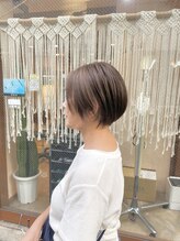 ベベ バイ モップス(be'be' by MOPS)&nbsp;白髪もぼかせるハイライト×ショート