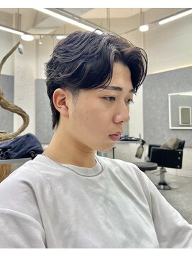 グロップ 町田(GLOP) センターパートをより輝かせる王道フェザーパーマ