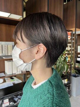 サロン クラッチ クリエイティブ コンセプト(salon CLUTCH creative concept) 耳かけショート〈ダークグレー〉