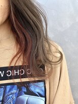 ビスポーク(BESPOKE)&nbsp;20代30代伸ばしかけインナーカラーピンクベージュ外ハネ無造作