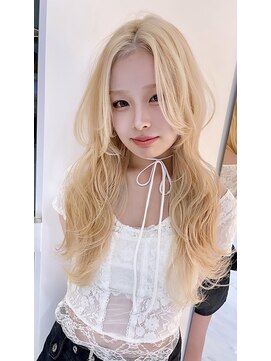 モナバイルーブル(MONA by Louvre) 【MONA】プラチナブロンドカラー