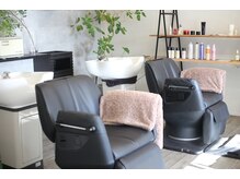 ヘア サロン スヌープ(hair salon SNOOP)の雰囲気（シャンプー台は首の圧迫ゼロ。首元までしっかり洗髪できます♪）