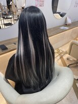 ラビスモア(Lovis moa)&nbsp;ミディアムヘア/暗めカラー/デザインカラー/フェイスフレミング