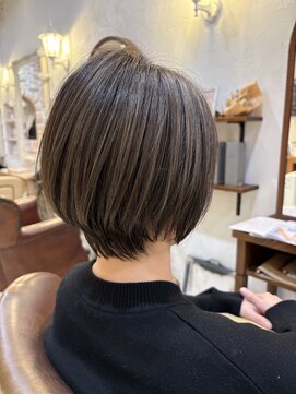 ヴィアンカ(Vianca) 大人ショートボブ×パールグレージュ系ハイライト