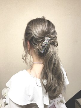 レーヴ(Reve) ツイストポニーテールアレンジ