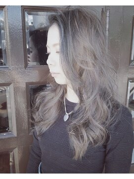 ヘアラウンジ ビジュー(hair Lounge Bijou) グレージュ枯葉ロング