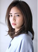 大人可愛い レイヤー ミディアムヘア ふんわり 小顔