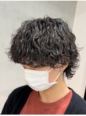 センターパートツイストスパイラルパーマツーブロックメンズヘア