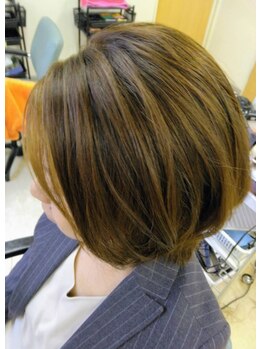 美容室Rの写真/厳選したトリートメントで潤いと艶のある髪に◎お客様に合ったトリートメントを選定し髪の内部から補修。