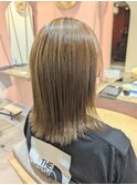 白髪ぼかしハイライト×きりっぱなしミディボブ