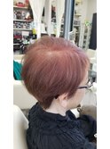 グレイヘアを生かしたコーラルカラー