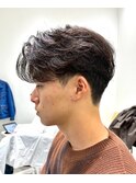毛流れセンターパートニュアンスパーマカルマヘアメンズパーマ