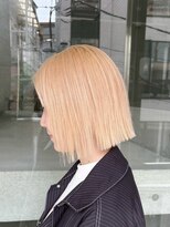 ヲタク(wotaku.) ホワイトブロンド抜きっぱなしブリーチハイトーンカラーミニボブ