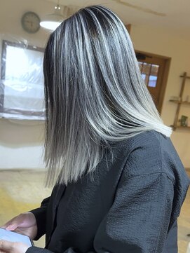 ブレイズヘアー(BLAZEhair) 【筋感強め】ホワイトグレージュバレイヤージュ×ブリーチ２回