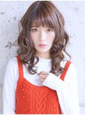 ふわふわウェーブセミディスタイル