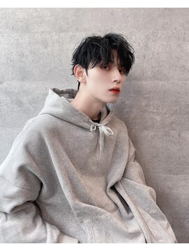 シン(syn) 毛先軽めマッシュ ツイストスパイラル